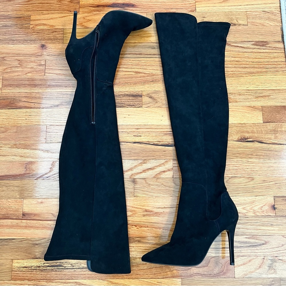 BLACK VELVETY KNEE HIGH POINTED TOE HEELS